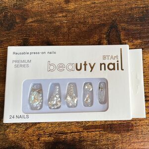Beauty Nails Silver Press-On Set